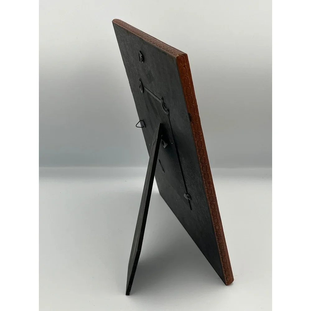 Home Trends Decorator Embossed Floral Photo Frame 4x6‎ Brown Faux Wood Stand